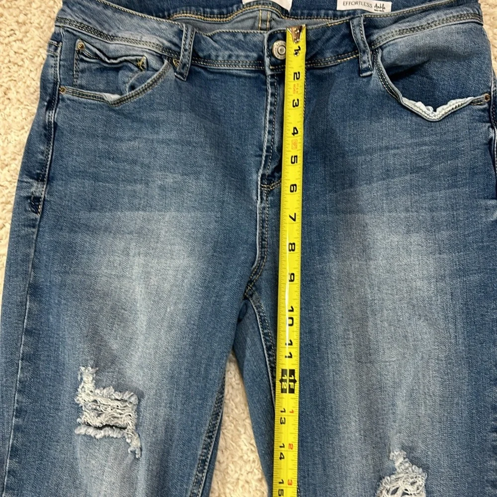 KENSIE 10/30 effortless ankle, mid rise, jeans with distressing EUC